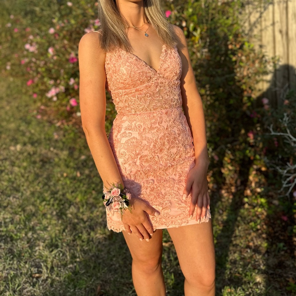Sherri Hill Lace Appliqued V-Neck Short Dress